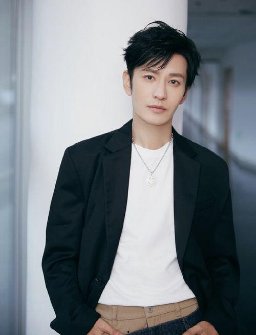 黄晓明出过几个网红,跨界网红，演绎多面人生
